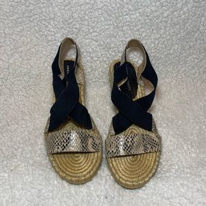 Adrienne Vittadini Women’s Wedge Sandals Size 9